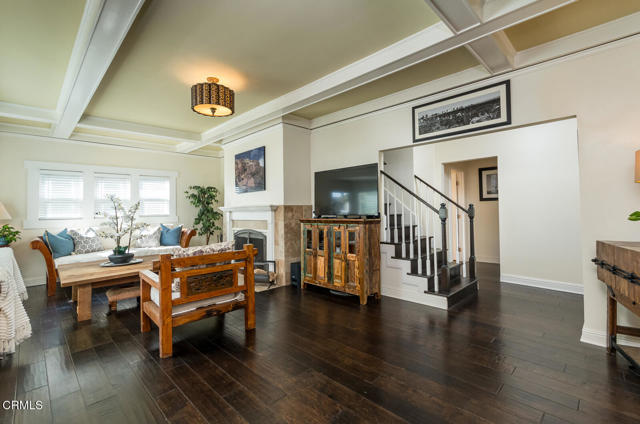 Detail Gallery Image 9 of 69 For 1955 N Los Robles Ave, Pasadena,  CA 91104 - 5 Beds | 3 Baths