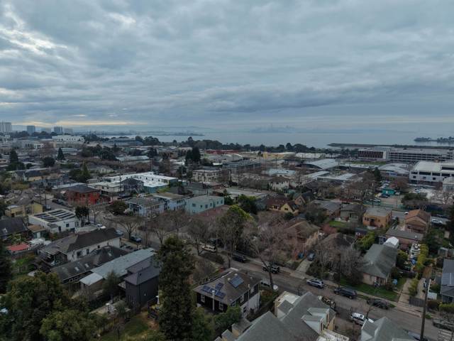 2238 7Th, Berkeley CA: https://media.crmls.org/mediaz/0c0cf2be-a1ef-4895-9dd5-2ea3c4b265ea.jpg