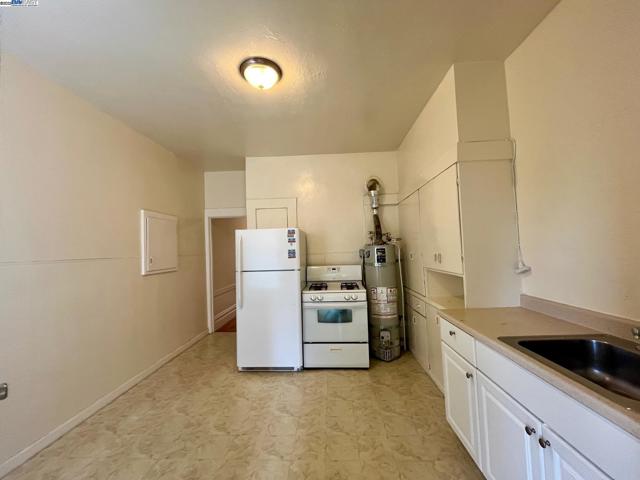 459 11Th Ave, San Francisco CA: https://media.crmls.org/mediaz/0c0d416a-ed61-4948-a13d-d337f0b0b112.jpg