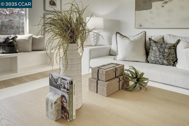 975 Terra California Dr, Walnut Creek CA: https://media.crmls.org/mediaz/0c0db805-6d86-41d4-98c1-c6c247521afc.jpg