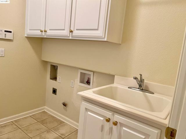 1381 BONUM WAY, Brentwood CA: https://media.crmls.org/mediaz/0c0e8919-7aa1-411b-ba67-29903f62d662.jpg