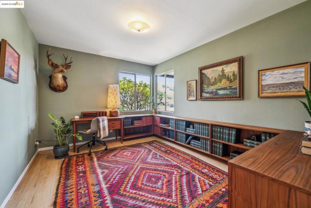 8499 Aster Ave, Oakland CA: https://media.crmls.org/mediaz/0c0e8d56-0345-49c4-9edc-c82e1f35f1fb.jpg