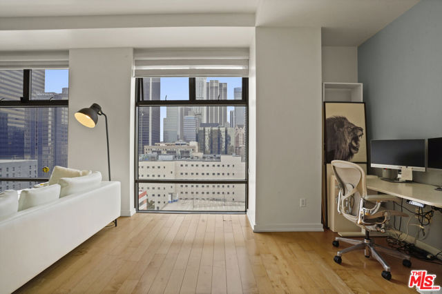 801 S Grand Avenue, Los Angeles CA: https://media.crmls.org/mediaz/0c0ee8c3-2c24-4478-810a-953148fb7ed8.jpg