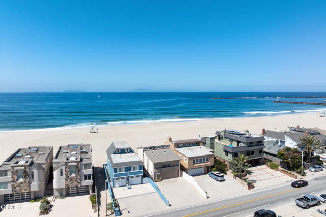 1905 Ocean Drive, Oxnard CA: https://media.crmls.org/mediaz/0c0f1564-074f-42bc-b8e0-4f19e7d150c5.jpg