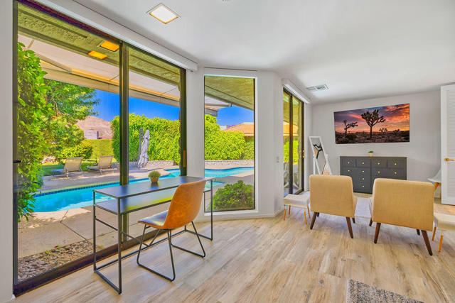12 Sussex Court, Rancho Mirage CA: https://media.crmls.org/mediaz/0c0f404d-ebe9-4cc3-8020-472def917382.jpg