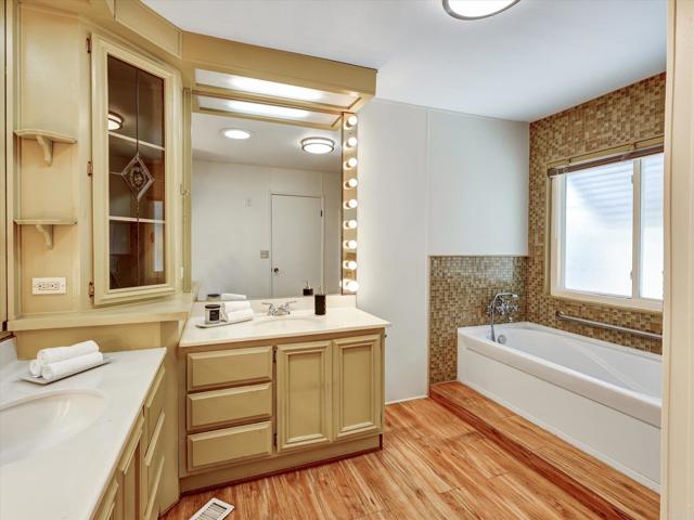 3462 Don Jose Drive, Carlsbad CA: https://media.crmls.org/mediaz/0c0fca24-9c6e-47d8-91c7-4d36b766e676.jpg