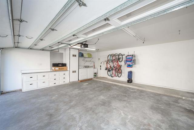 206 E E Oceanfront, Newport Beach CA: https://media.crmls.org/mediaz/0c10736b-a9fd-4389-9914-95437d0fc9e2.jpg