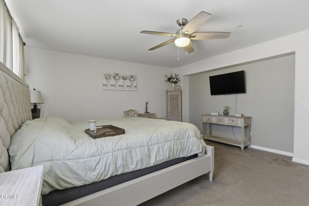 https://media.crmls.org/mediaz/0c1197e4-ba9a-4217-808e-a18238ce3f2f.jpg?preset=X-Large
