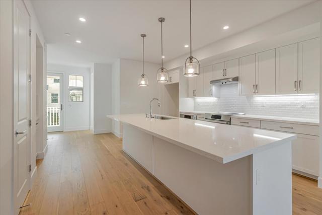 200 Oak Circle, Walnut Creek CA: https://media.crmls.org/mediaz/0c11a343-09b0-406a-b6b8-cc5e73f80e2f.jpg