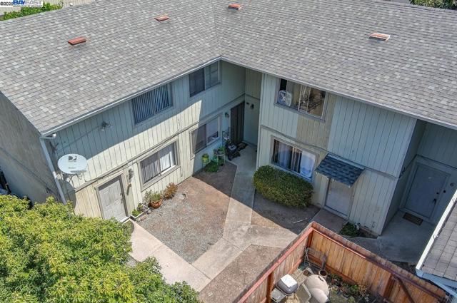 350 Smalley Ave, Hayward CA: https://media.crmls.org/mediaz/0c11c94e-a4f5-4038-86b8-1b09e5ded3c0.jpg