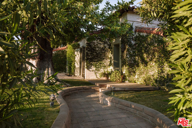 1907 S Mesa Drive, Palm Springs CA: https://media.crmls.org/mediaz/0c11de8b-e66c-42f5-9fb1-0cf7bc74cfee.jpg