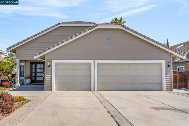 2391 Newport Dr, Discovery Bay CA: https://media.crmls.org/mediaz/0c13be4e-19f6-4821-8008-630fafb2bfaf.jpg