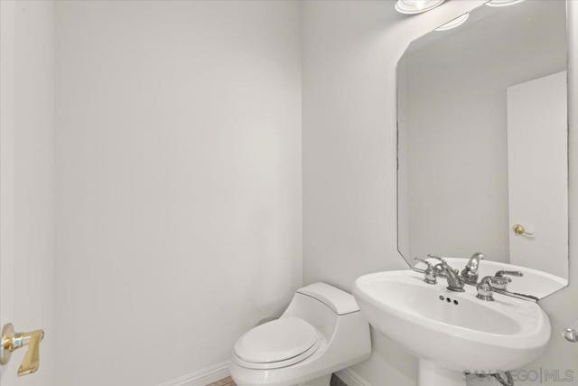 2342 CARIOCA PL, Vista CA: https://media.crmls.org/mediaz/0c13ffa2-1b40-4d0d-b271-75acbbf953ab.jpg