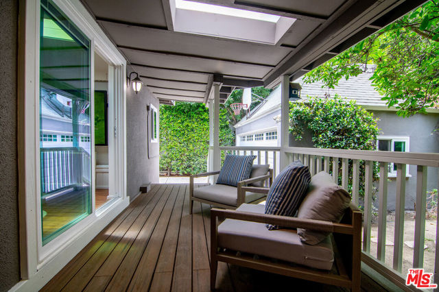 565 N Arden Boulevard, Los Angeles CA: https://media.crmls.org/mediaz/0c14b0ed-d097-4170-ae06-ee2d73a17ca8.jpg