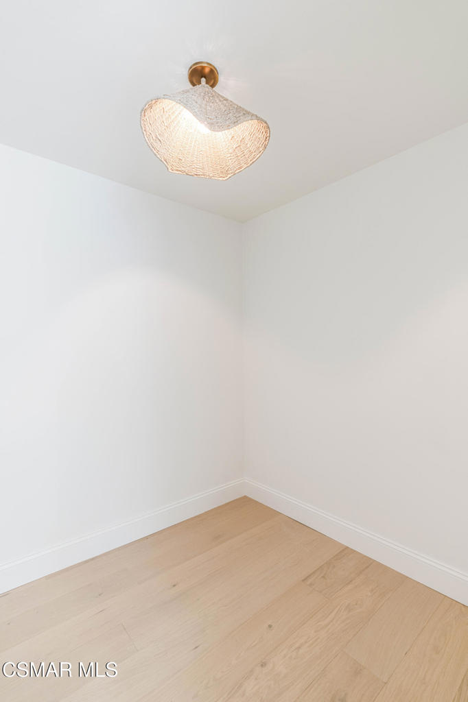 https://media.crmls.org/mediaz/0c15b834-85c8-4eb4-bb08-c4e44ba3984c.jpg?preset=X-Large
