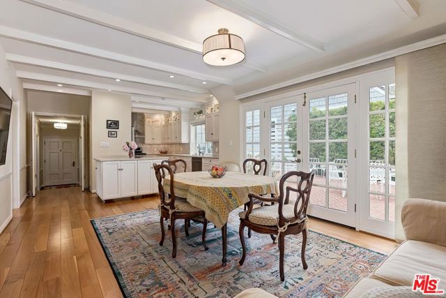 10798 Weyburn Avenue, Los Angeles CA: https://media.crmls.org/mediaz/0c1636a1-8fb3-430b-a873-d99e1044425a.jpg