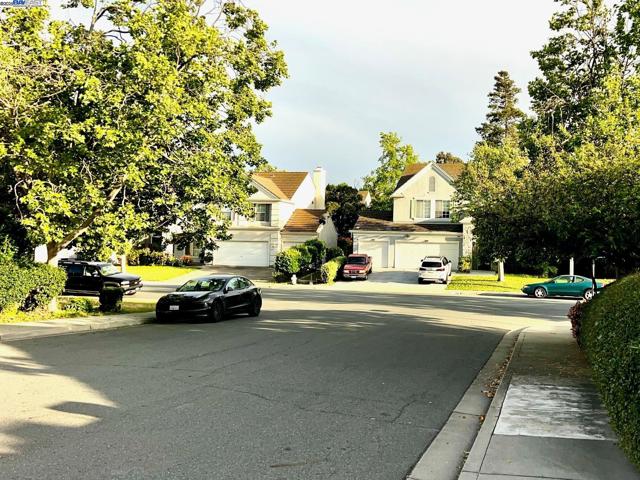 639 Eaker Ct, Antioch CA: https://media.crmls.org/mediaz/0c164eea-1b0a-4404-8f80-a269d9bf1315.jpg