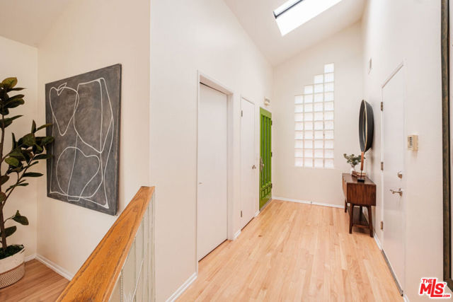 980 Oneonta Drive, Los Angeles CA: https://media.crmls.org/mediaz/0c1651dd-db26-4415-923c-3d67056250f9.jpg