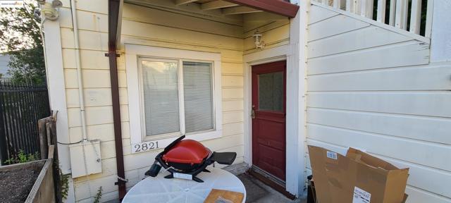 2825 Market St, Oakland CA: https://media.crmls.org/mediaz/0c16a3d4-d6ba-4a1c-a88b-6a4c8b42afd2.jpg