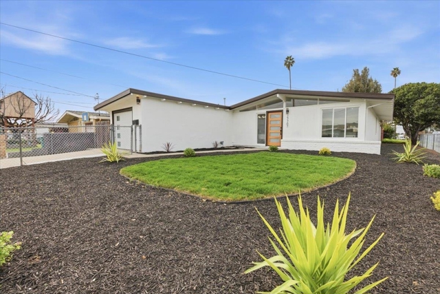 27707 La Porte Ave, Hayward CA: https://media.crmls.org/mediaz/0c175a4f-c6cb-4012-841c-cdfabbcbbaba.jpg