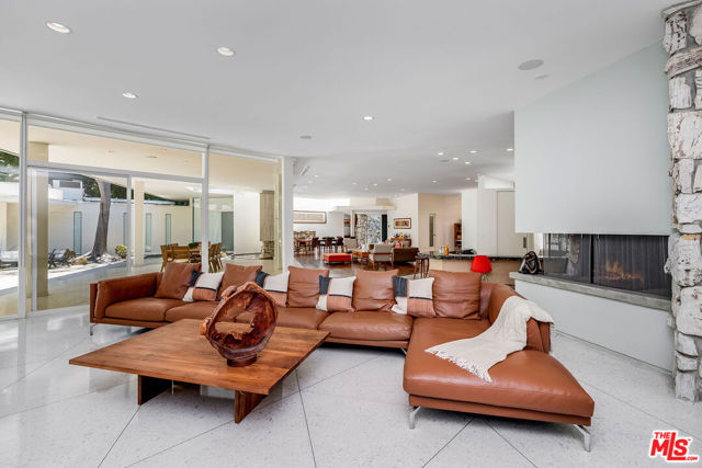 1010 N Rexford Drive, Beverly Hills CA: https://media.crmls.org/mediaz/0c17889f-2461-4445-892b-a77fafaf5da0.jpg