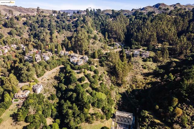 0 Tunnel Rd, Oakland CA: https://media.crmls.org/mediaz/0c17c7e1-96a7-421e-9049-52821611d9f9.jpg