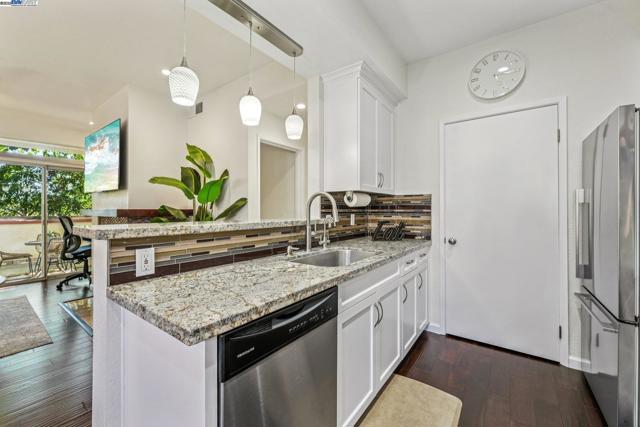 7020 Stagecoach Road, Dublin CA: https://media.crmls.org/mediaz/0c17f38d-93ce-4df5-b061-36397aa50989.jpg