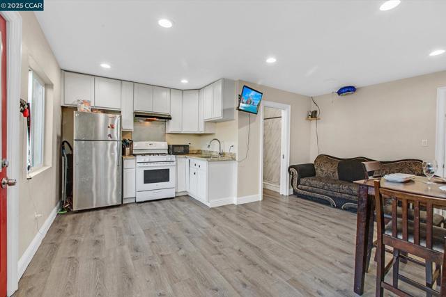 2027 83Rd Ave, Oakland CA: https://media.crmls.org/mediaz/0c184040-723a-4395-8aa0-6a6c632f5fef.jpg