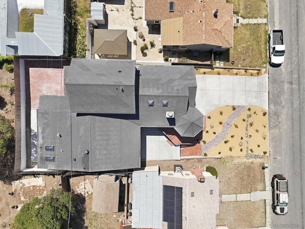 https://media.crmls.org/mediaz/0c18766e-d197-4806-9a3f-ca856b4b664d.jpg?preset=X-Large
