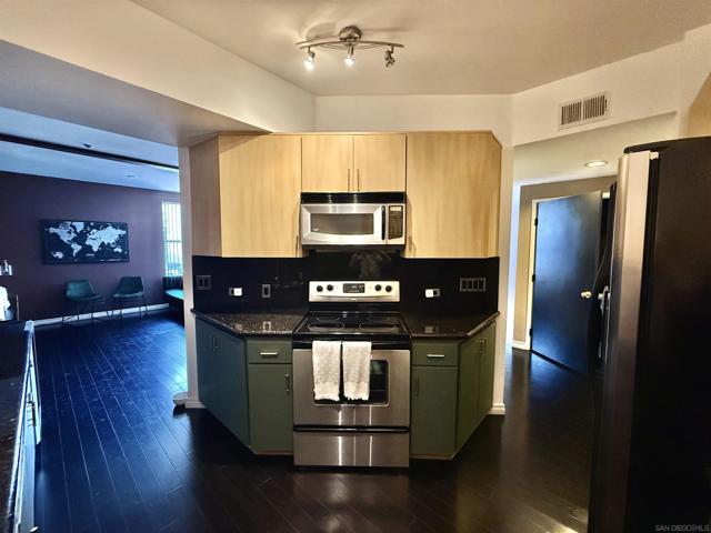 101 Market Street, San Diego CA: https://media.crmls.org/mediaz/0c1912e9-aa7b-47b1-b658-d9e1a29d1d3f.jpg