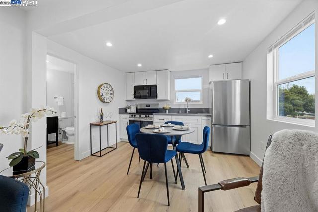 1520 4th st, Richmond CA: https://media.crmls.org/mediaz/0c1959d0-718d-46df-96b0-36b418297c6a.jpg