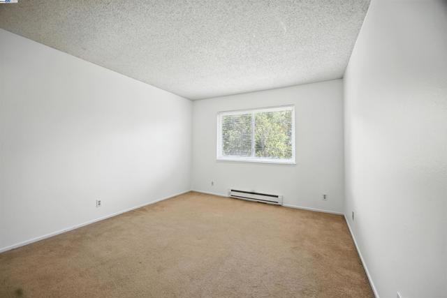 1321 Webster St, Alameda CA: https://media.crmls.org/mediaz/0c1a179e-cd03-4587-9b62-b44387aeb0f6.jpg