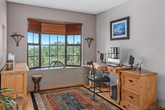 11249 Valle Vista Rd, Lakeside CA: https://media.crmls.org/mediaz/0c1a18a2-0433-40fd-b195-345dced93538.jpg