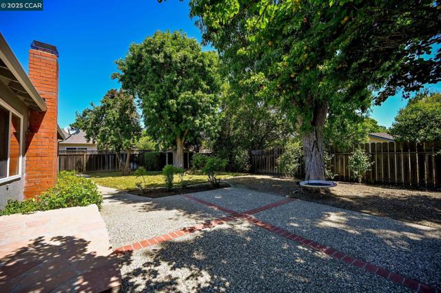 2848 Biddleford Dr, San Ramon CA: https://media.crmls.org/mediaz/0c1a2c39-0e66-4c86-9fed-a496d2d29603.jpg