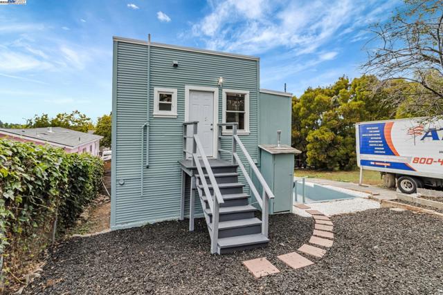 9700 Macarrthur Blvd., Oakland CA: https://media.crmls.org/mediaz/0c1b4efd-a7d3-4fd6-9954-256186fdcee8.jpg