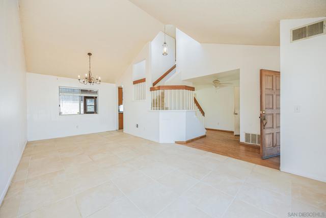 10129 E Glendon Cir, Santee CA: https://media.crmls.org/mediaz/0c1b6f0a-2e20-4138-820b-ac41816e6a22.jpg