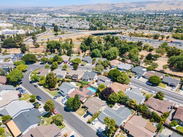 31301 San Andreas Drive, Union City CA: https://media.crmls.org/mediaz/0c1b795e-2d78-43c4-ba4e-9811396ebcf5.jpg
