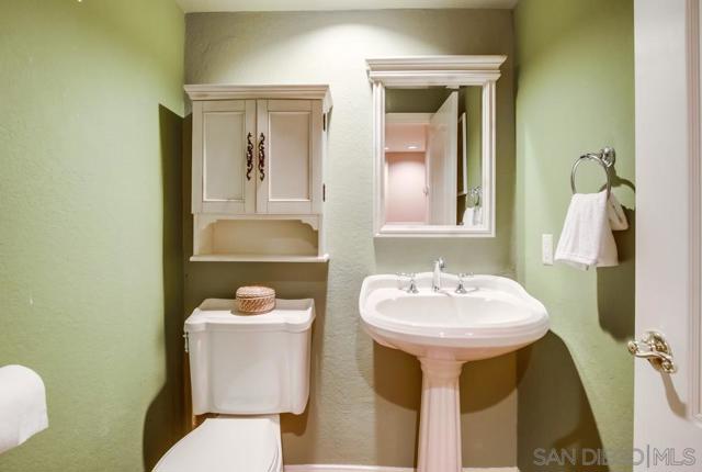 14442 Ranch Trail Drive, El Cajon CA: https://media.crmls.org/mediaz/0c1bed52-e429-4afa-a98d-29f7a273cf74.jpg