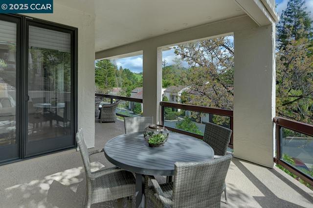 3244 Terra Granada Dr, Walnut Creek CA: https://media.crmls.org/mediaz/0c1c69ab-550e-4c78-8c61-16b7d33cb6ff.jpg