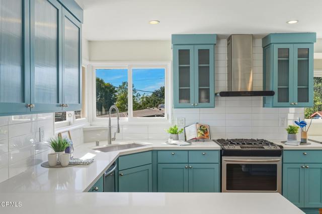 4487 Rising Hill Road, Altadena CA: https://media.crmls.org/mediaz/0c1cd3f0-af72-4dac-b605-b097c6546dc0.jpg