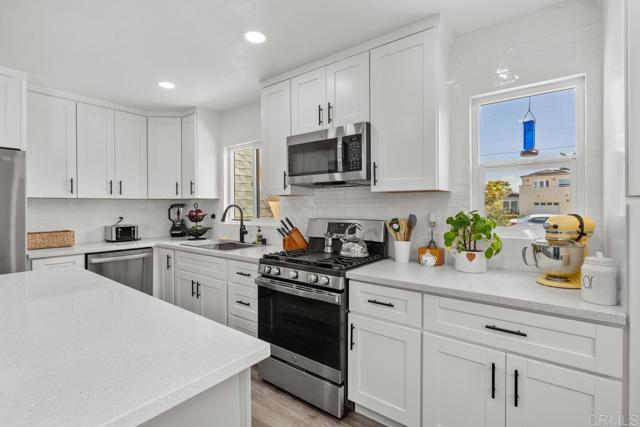 852 5th Street, Imperial Beach CA: https://media.crmls.org/mediaz/0c1d0a75-c4bf-4f06-80bd-92d37a53e8b9.jpg