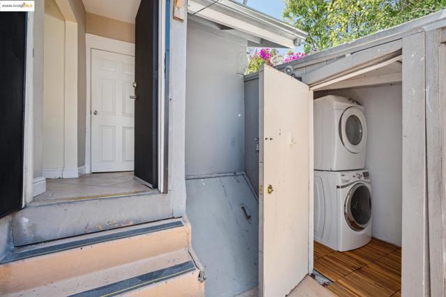 1063 32Nd St, Oakland CA: https://media.crmls.org/mediaz/0c1d97f8-fefb-4c8b-900f-7801ba841acd.jpg