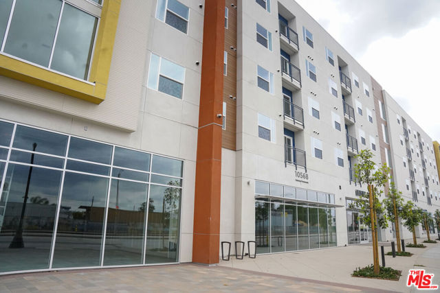10568 Promenade Gateway, El Monte CA: https://media.crmls.org/mediaz/0c1e2c53-4141-4ef6-a37c-8996cecd9371.jpg