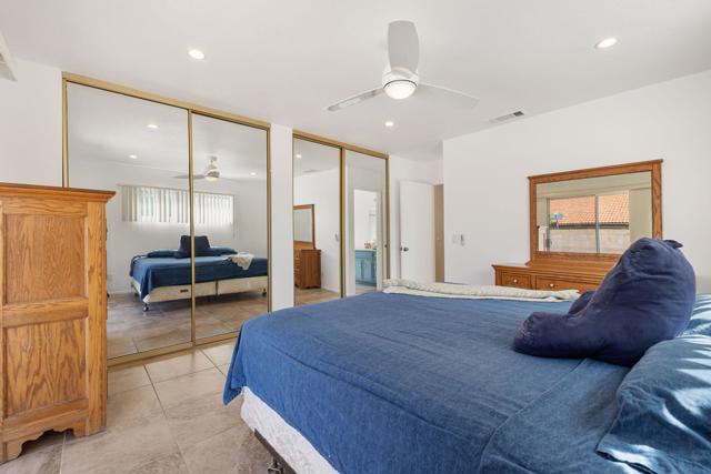 2050 Silver Oak Way, Hemet CA: https://media.crmls.org/mediaz/0c1e4f50-aee6-4c46-b6a4-f884611efdb1.jpg