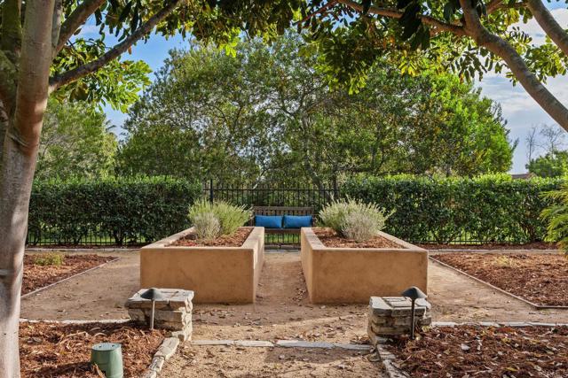 Detail Gallery Image 35 of 74 For 14323 Rancho Santa Fe Lakes Dr, Rancho Santa Fe,  CA 92067 - 5 Beds | 4/1 Baths