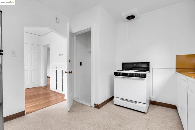 2340 Virginia St, Berkeley CA: https://media.crmls.org/mediaz/0c1f08bb-1677-4ff6-ac57-84c4a23a7fad.jpg