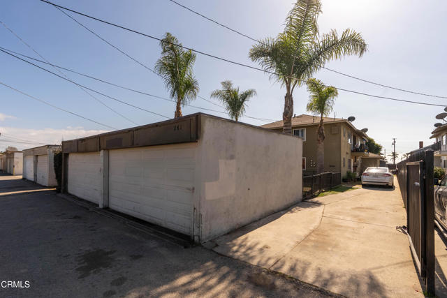 341 Cuesta Del Mar Drive, Oxnard CA: https://media.crmls.org/mediaz/0c1f22e7-bd0d-4932-ad01-920c3d6dee01.jpg