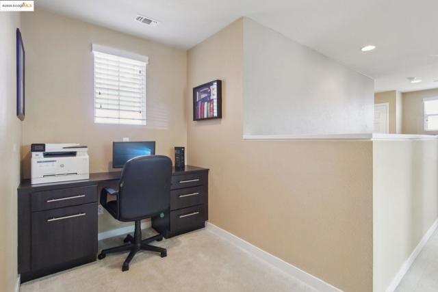 124 Clear Lake Ct, Oakley CA: https://media.crmls.org/mediaz/0c1f6100-dce6-4207-8899-ea48d0914c0b.jpg