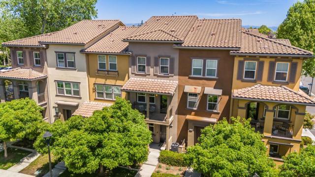 483 Rialto, San Jose CA: https://media.crmls.org/mediaz/0c1f9245-dbfa-4621-b048-e90cda982289.jpg