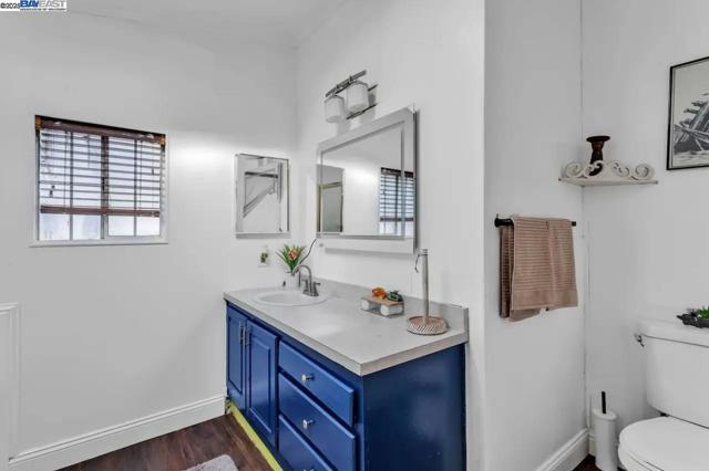 1170 Graceland Pl,  CA: https://media.crmls.org/mediaz/0c1fade2-d6b7-4f58-b067-3f62f4659d5e.jpg